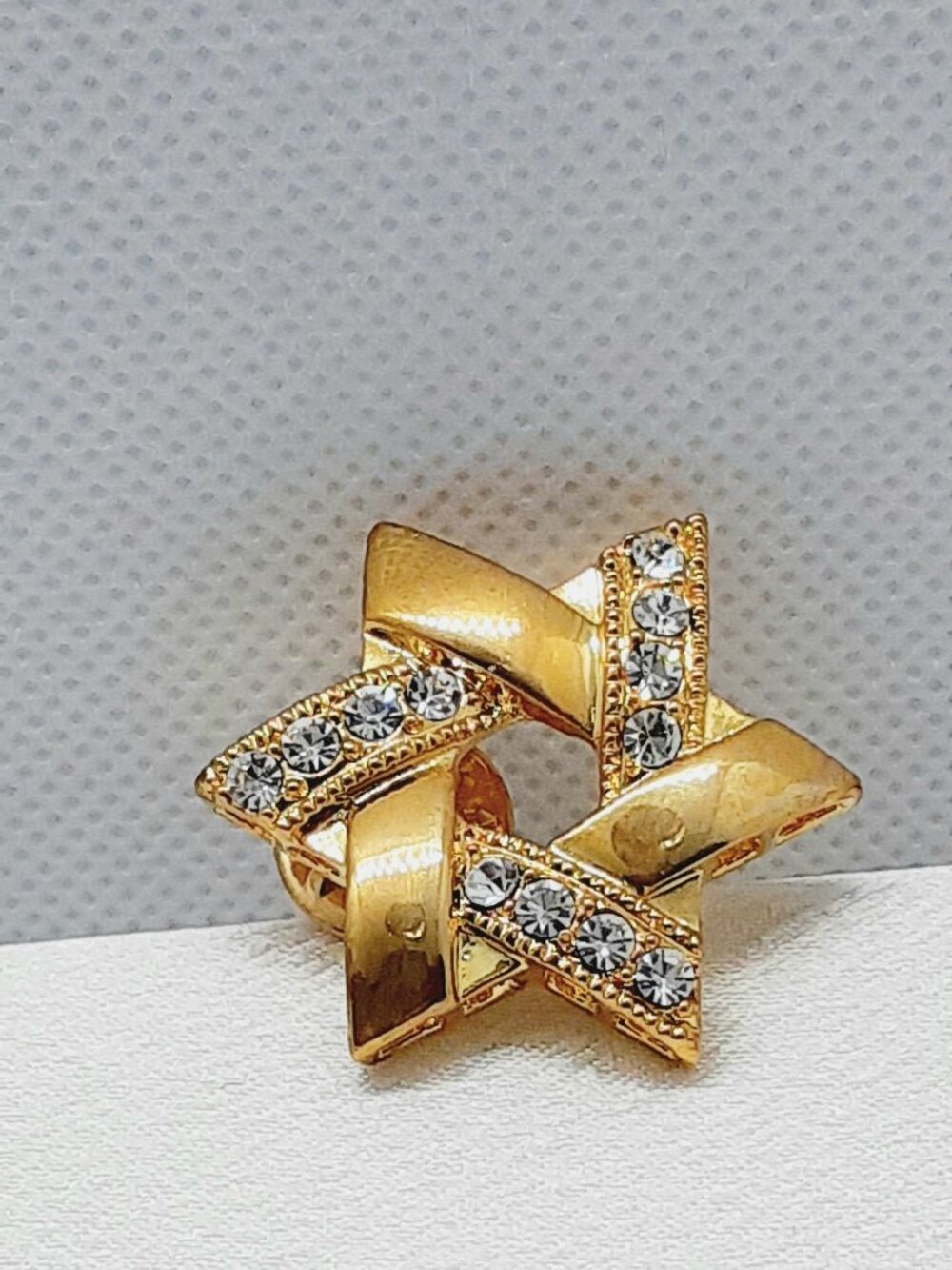 NEW Gold Star Put'em Pin - Picture 2 of 6